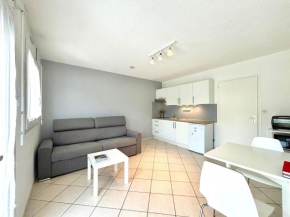 Studio rénové à Annecy avec terrasse, proche commerces et parking privé - FR-1-432-42